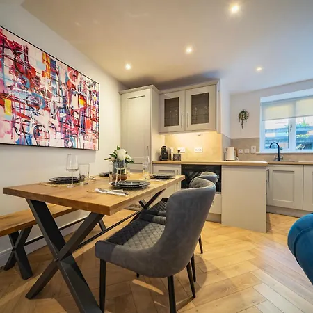 Homes No2 Newmans Mall