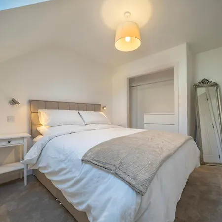 Homes No2 Newmans Mall * Kinsale