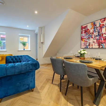 Homes No2 Newmans Mall Holiday home