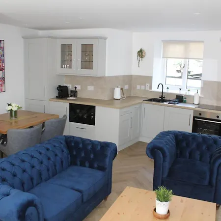 Homes No2 Newmans Mall Holiday home