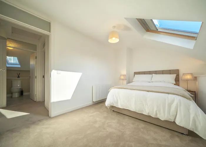 Homes No2 Newmans Mall * Кинсэйл